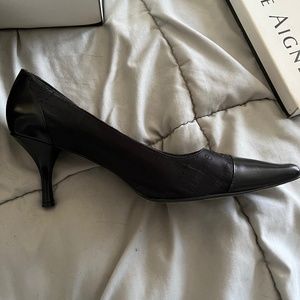 Etienne Aigner E-Parliment Blk Logo heels